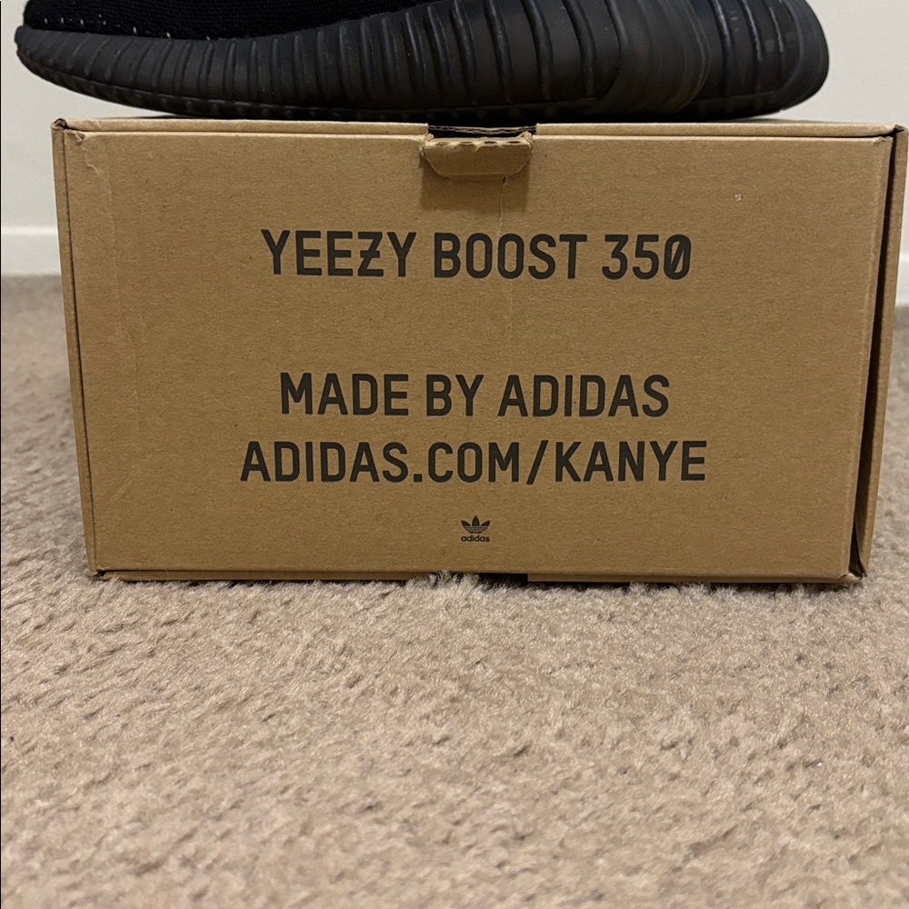Adidas Yeezy Boost 350 V2 Kids Sneakers - Black and Cream- size 7 - Picture 4 of 8